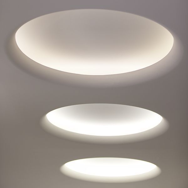 Round recessed ceiling discs with soft diffused glow